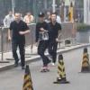 Justin Bieber épuise ses gardes du corps dans les rues de Pékin, le 29 septembre 2013.