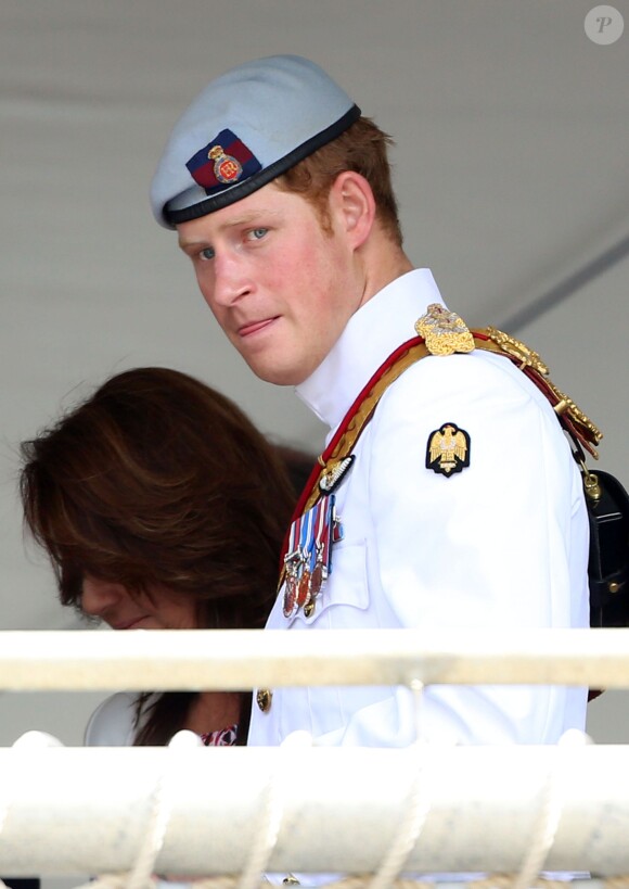 Le prince Harry à Sydney le 4 octobre 2013 lors d'une revue et d'une parade marquant le centenaire de l'indépendance de la Marine royale australienne.
