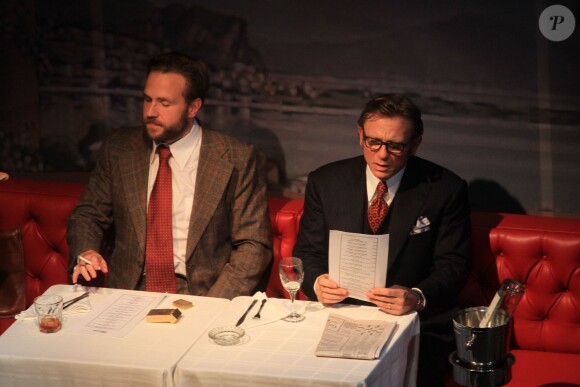 Rafe Spall et Daniel Craig pendant la première représentation de Betrayal à Broadway le 1er octobre 2013.