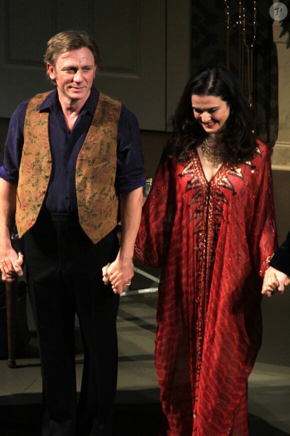 Rachel Weisz et Daniel Craig triomphe sur scène à la première représentation de Betrayal à Broadway le 1er octobre 2013.