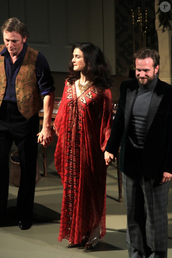 Rafe Spell, Rachel Weisz et Daniel Craig triomphe sur scène à la première représentation de Betrayal à Broadway le 1er octobre 2013.