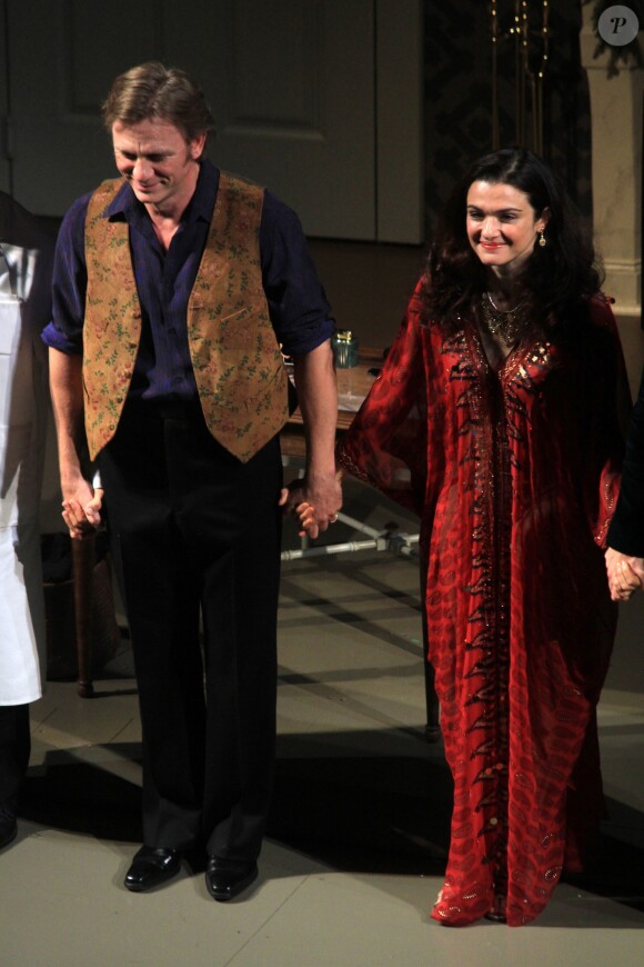 Rachel Weisz et Daniel Craig triomphe sur scène à la première représentation de Betrayal à Broadway le 1er octobre 2013.