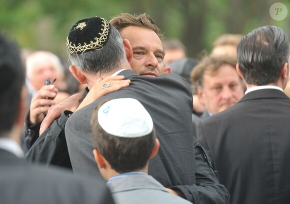 David Hallyday lors des obsèques de Jean-Pierre Pierre-Bloch au cimetière du Montparnasse à Paris, le 2 octobre 2013