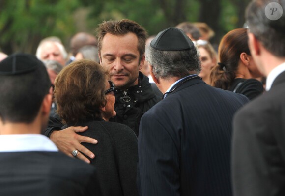 David Hallyday lors des obsèques de Jean-Pierre Pierre-Bloch au cimetière du Montparnasse à Paris, le 2 octobre 2013