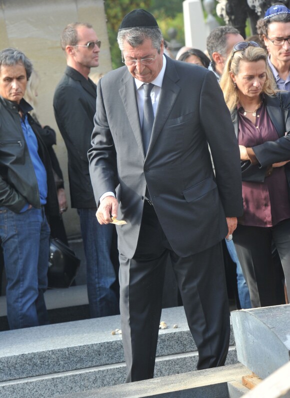 Patrick Balkany lors des obsèques de Jean-Pierre Pierre-Bloch au cimetière du Montparnasse à Paris, le 2 octobre 2013