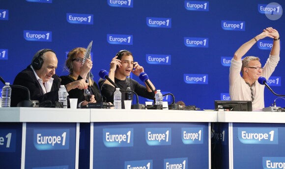 Exclusif - Laurent Ruquier anime son émission d'Europe 1 "On va s'gêner" dans le magasin Carrefour de Montesson près de Saint-Germain-en-Laye à l'occasion des 50 ans de l'enseigne le 25 septembre 2013.