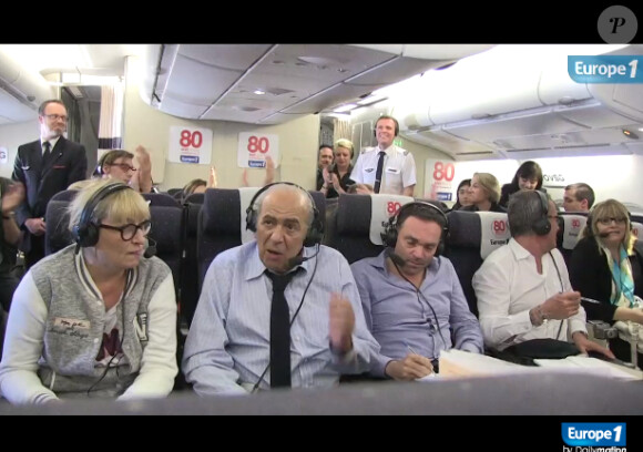 Les coulisses de l'émission 'On va s'gêner' sur Europe 1, enregistrée à bord de l'A380. On peut voir ici Christine Bravo, Pierre Bénichou, Yann Moix ou encore Christophe Dechavanne.
