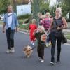 Gwen Stefani se rend avec son mari Gavin Rossdale, leurs fils Kingston et Zuma, et une amie, à un goûter d'anniversaire. Los Angeles, le 5 octobre 2013.