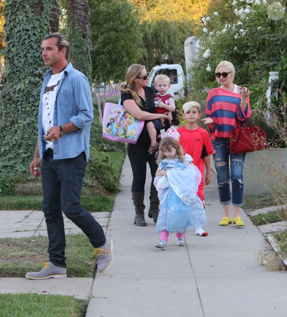 Gwen Stefani se rend avec son mari Gavin Rossdale, leurs fils Kingston et Zuma, et une amie, à un goûter d'anniversaire. Los Angeles, le 5 octobre 2013.