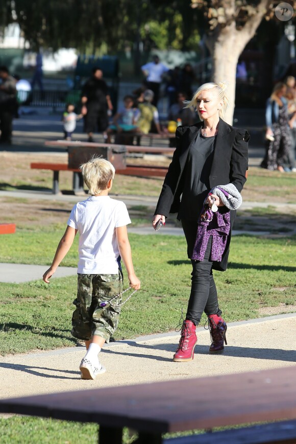 Gwen Stefani et son fils Kingston au Roxbury Park à Los Angeles, le 29 septembre 2013.