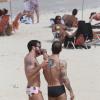 Marc Jacobs et  Harry Louis en vacances sur une plage d'Ipanema à Rio de Janeiro, le 7 avril 2013.