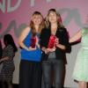 Les réalisatrices Louise Archambault, Katell Quillevéré avec leurs prix, lors de la soirée du Grand Prix Cinéma Elle au Gaumont Marignan à Paris le 8 octobre 2013