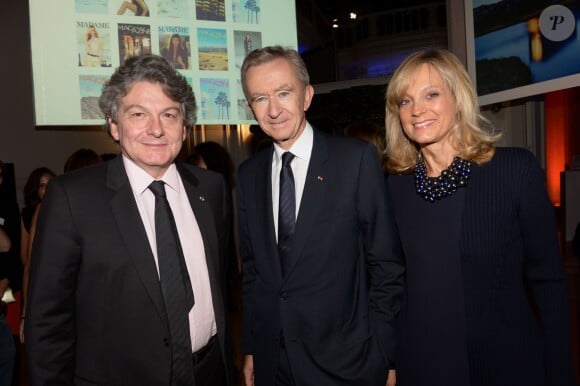 Thierry Breton, Bernard Arnault et son épouse à la soirée des 80 ans d'Air France, à Paris, le 7 octobre 2013.