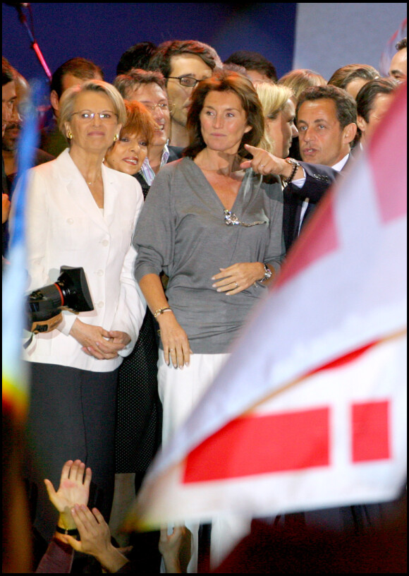 Cécilia Attias et Nicolas Sarkozy lors de la victoire à la présidentielle de 2007 le 7 mai. à Paris.
