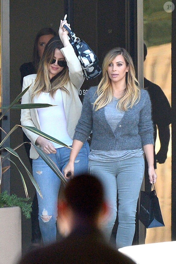 Kim Kardashian avec ses soeurs Khloé et Kourtney à Los Angeles, le 8 octobre 2013.