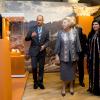 La princesse Beatrix des Pays-Bas était associée à la princesse Sumaya bint El Hassan, férue d'archéologie, le 8 octobre 2013 au Rijksmuseum van Oudheden à Leyde pour l'inauguration de l'exposition Petra : Merveille dans le désert.