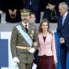 Le prince Felipe et la princesse Letizia d'Espagne lors de la parade militaire pour la fête nationale d'Espagne à Madrid, le 12 octobre 2013.