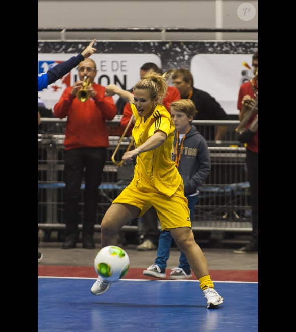 Lorie à la 7e édition du Foot Concert, au profit de l'association Huntington Avenir au Palais des sports de Lyon, le 12 octobre 2013.