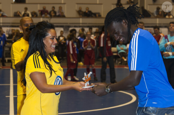 Amel Bent à la 7e édition du Foot Concert, au profit de l'association Huntington Avenir au Palais des sports de Lyon, le 12 octobre 2013.