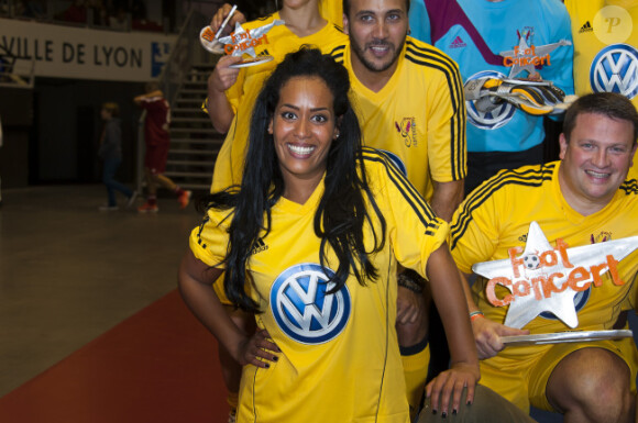 Amel Bent à la 7e édition du Foot Concert, au profit de l'association Huntington Avenir au Palais des sports de Lyon, le 12 octobre 2013.