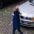 Michelle Hunziker à la sortie de l'hôpital à Milan où cette dernière a accouché d'une petite fille, prénomée Sole, le 13 octobre 2013.