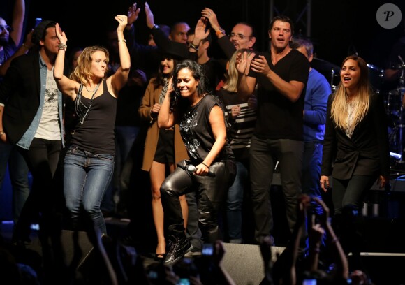 Lorie, Amel Bent, Gregory Coupet, Leslie à Lyon, le 12 octobre 2013 lors de la 7ème édition de "Foot-Concert" au Palais des sports.
