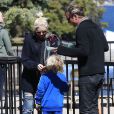 Gwen Stefani enceinte et son mari Gavin Rossdale emmènent leurs fils Kingston et Zuma au Pumpkin Patch a Lake Arrowhead, le 13 octobre 2013.