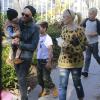 Gwen Stefani enceinte et son mari Gavin Rossdale emmènent leurs fils Kingston et Zuma au "German Festival" à San Bernardino, le 12 octobre 2013.