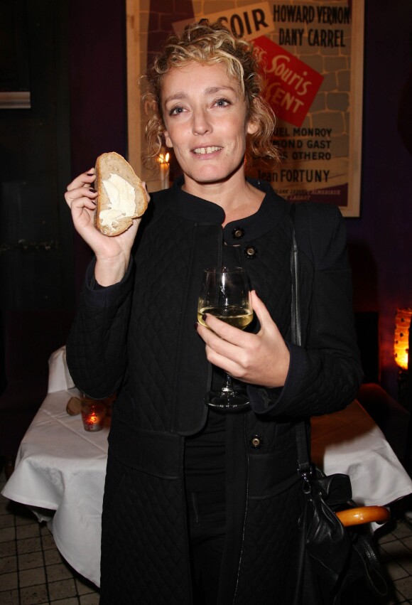 Juliette Arnaud à la soirée de lancement du "Cercle officiel des filles à fromages et plus si affinités" au restaurant Les Portes à Paris, le 14 octobre 2013. 