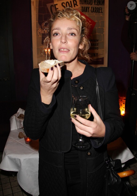 Juliette Arnaud à la soirée de lancement du "Cercle officiel des filles à fromages et plus si affinités" au restaurant Les Portes à Paris, le 14 octobre 2013. 