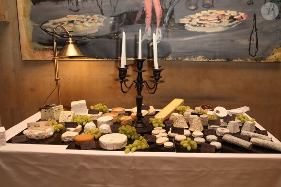 La soirée de lancement du "Cercle officiel des filles à fromages et plus si affinités" au restaurant Les Portes à Paris, le 14 octobre 2013. 