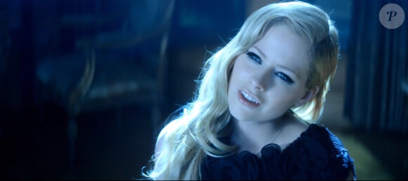Avril Lavigne, transformée dans son dernier clip, Let Me Go, en duo avec son mari Chad Kroeger