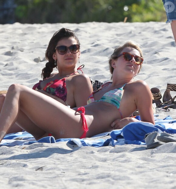 Nina Dobrev et Julianne Hough, amies inséparables, en vacances àMiami en avril 2013