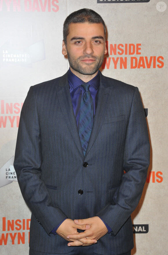 Oscar Isaac à la première d'Inside Llewyn Davis à Paris, le 16 octobre 2013.