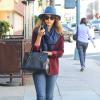 Look impeccable pour Jessica Alba qui va déjeuner au restaurant "Le Pain Quotidien" - Beverly Hills, le 17 octobre 2013.
