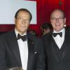 Roger Moore et le prince Albert II de Monaco lors de la soirée de gala de la fondation Albert II de Monaco organisée à Berne en Suisse le 17 octobre 2013