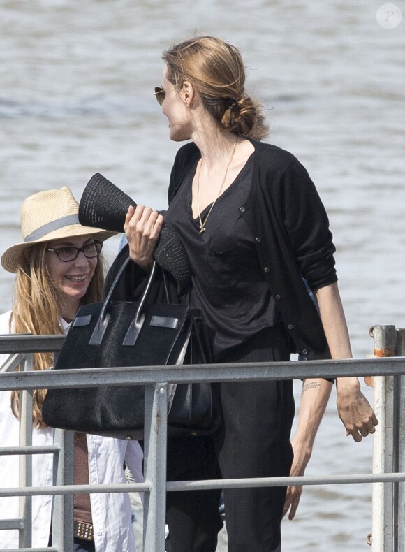 Exclusif - Angelina Jolie fait des répérages pour "Unbroken" dans le Queensland en Australie le 16 octobre 2013.