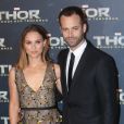 Natalie Portman (et son mari Benjamin Millepied), et Tom Hiddleston lors de l'avant-première du film "Thor: Le Monde des ténèbres", au Grand Rex à Paris, le 23 octobre 2013.