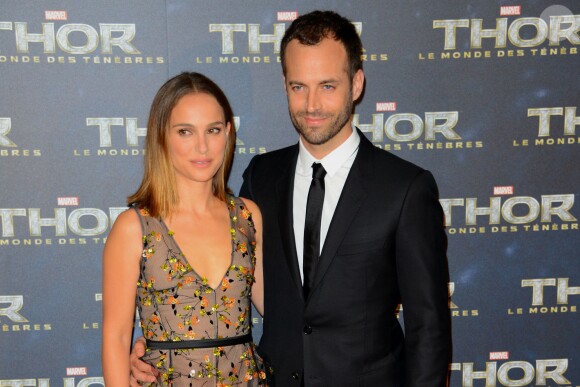 Natalie Portman et son mari Benjamin Millepied lors de la première de Thor: Le Monde des ténèbres, au Grand Rex, Paris, le 23 octobre 2013.