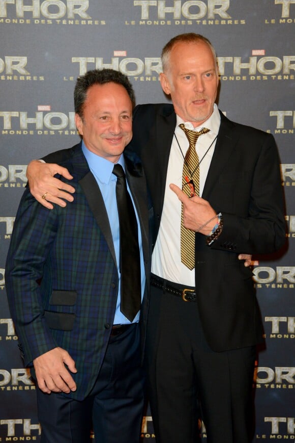 Le producteur Louis d'Esposito et le réalisateur Alan Taylor à la première de Thor: Le Monde des Ténèbres au Grand Rex, Paris, le 23 octobre 2013.