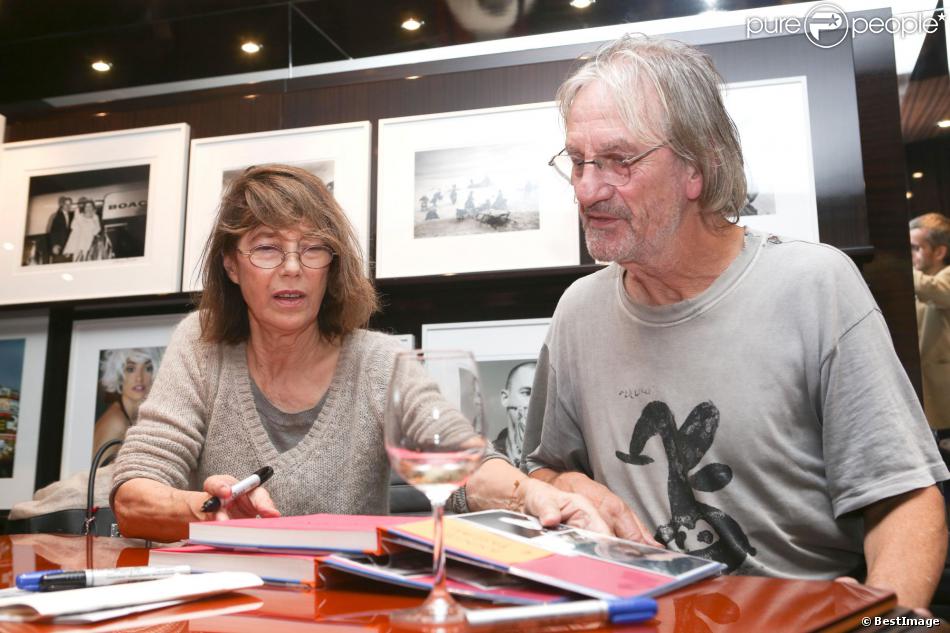 Jane Birkin et Andrew Birkin dédicacent le livre &quot;Jane et Serge : un album de famille&quot;, à la librairie Taschen à Paris, le 22 octobre 2013.