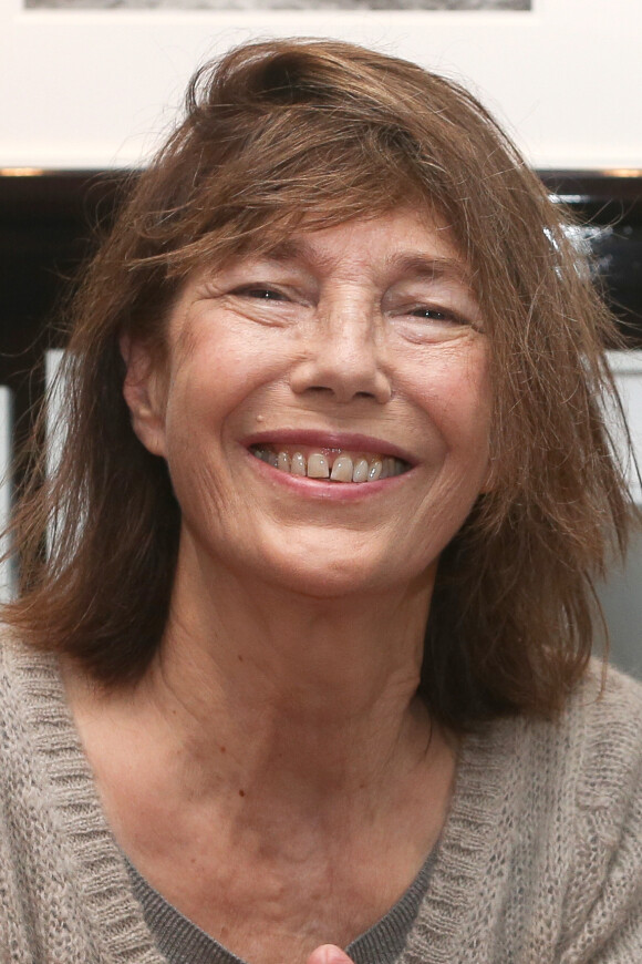 Jane Birkin dédicace le livre de son frère à Paris, le 22 octobre 2013.