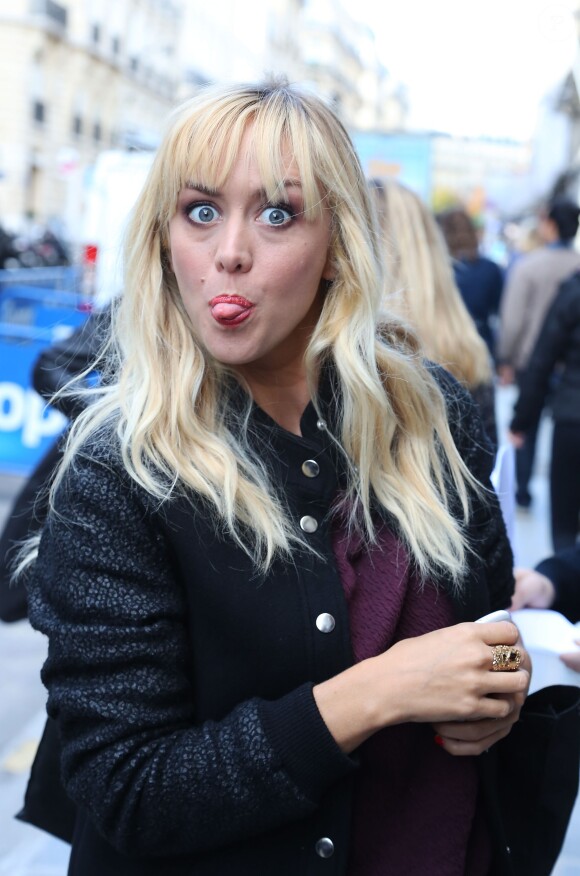 Exclusif - Enora Malagré devant chez Europe 1 à Paris, le 23 octobre 2013