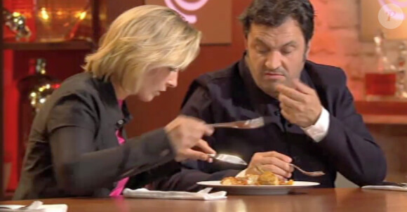 Le jury de MasterChef en pleine dégustation (épisode 5 de MasterChef saison 4 - diffusé le vendredi 25 octobre 2013 sur TF1).