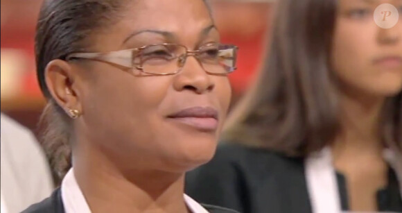 May-Cécile, bouleversée à l'annonce de son élimination (épisode 5 de MasterChef saison 4 - diffusé le vendredi 25 octobre 2013 sur TF1).