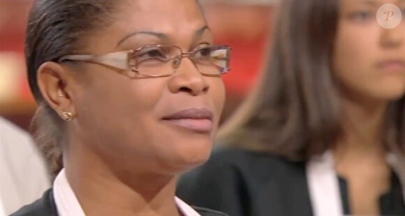 May-Cécile, bouleversée à l'annonce de son élimination (épisode 5 de MasterChef saison 4 - diffusé le vendredi 25 octobre 2013 sur TF1).