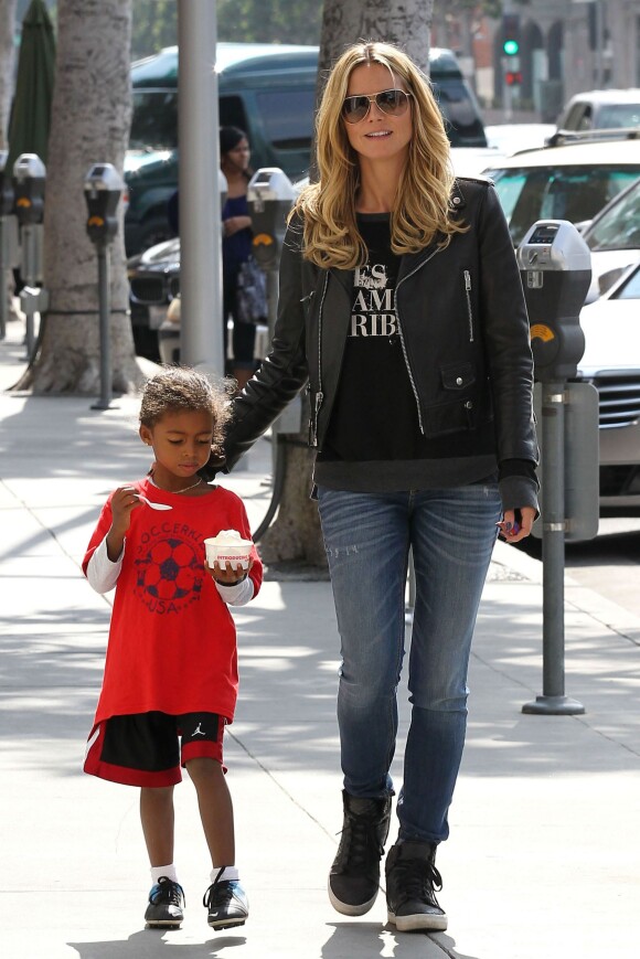 Heidi Klum et sa petite Lou se baladent à Los Angeles. Octobre 2013
