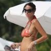 Arnaud Lagardère et sa femme Jade Foret, enceinte de son deuxième enfant, se détendent à Miami, le 27 octobre 2013.