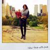 Jade Foret et sa fille Liva à Central Park à New York, le 12 octobre 2013