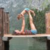 Exclusif - Adeline Blondieau fait du yoga avec sa fille Wilona en Autriche, le 30 septembre 2013